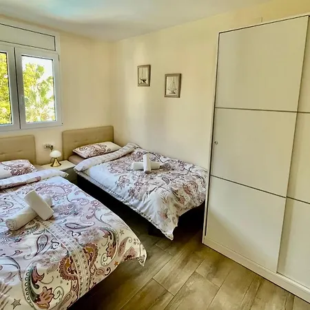 Apartment In Next To The For Families,wifi